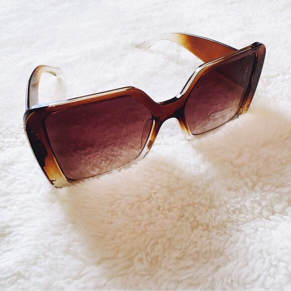 Junia Clear Brown Oversized Sunglasses - Picture 5 of 10